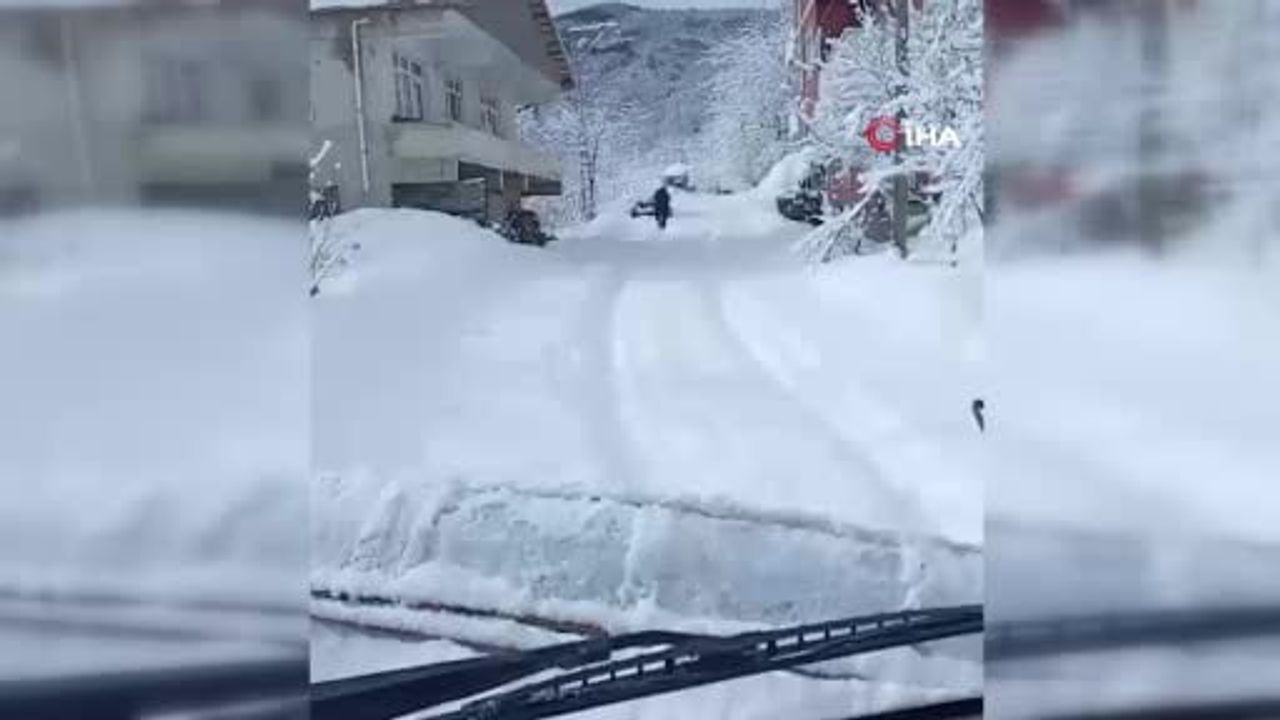 Kastamonu Bozkurt'ta Kar Sonrası Yol Açılınca Vatandaş Sevinci