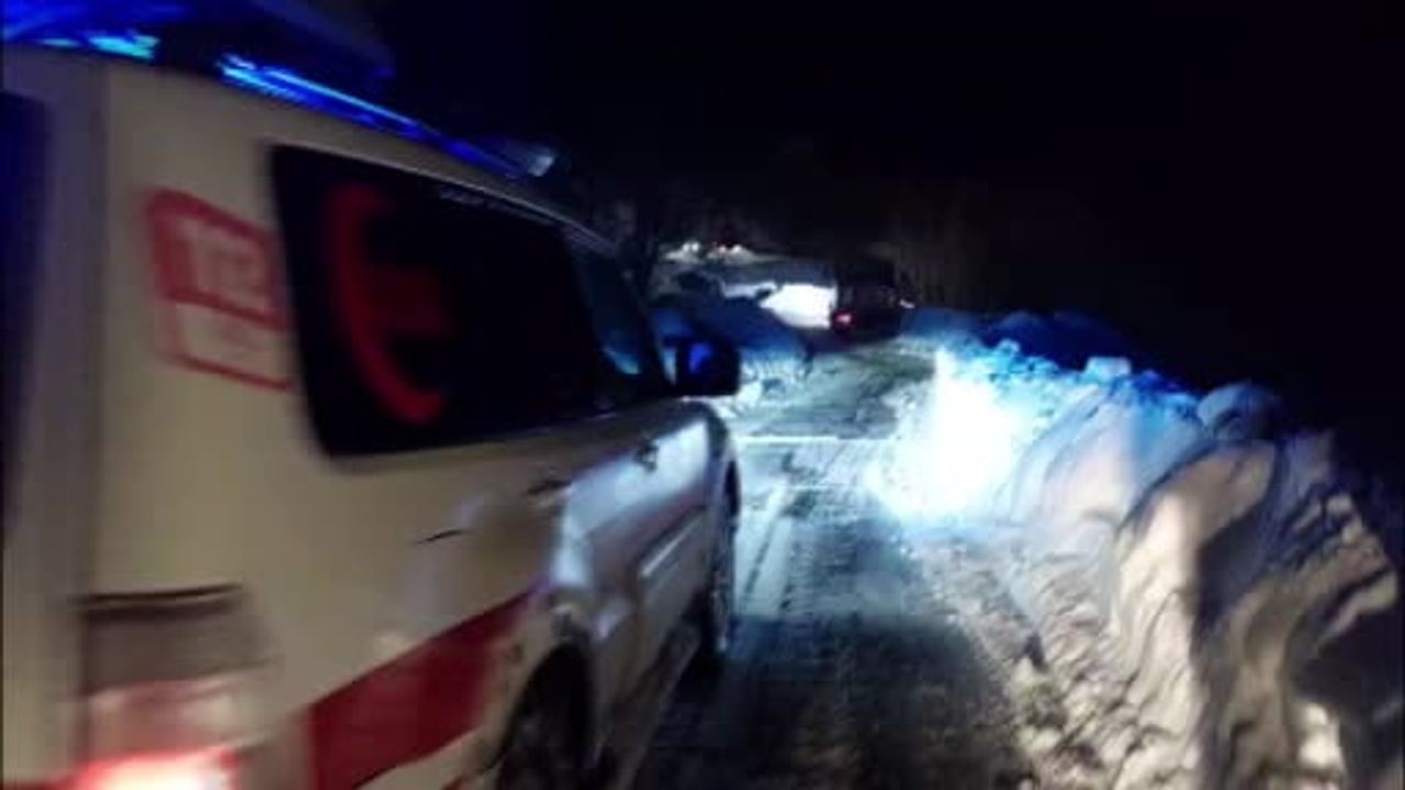 Kastamonu'da 1,5 Metrelik Karı Aşan Ekipler, Yaralıyı 4 Saatte Hastaneye Ulaştırdı