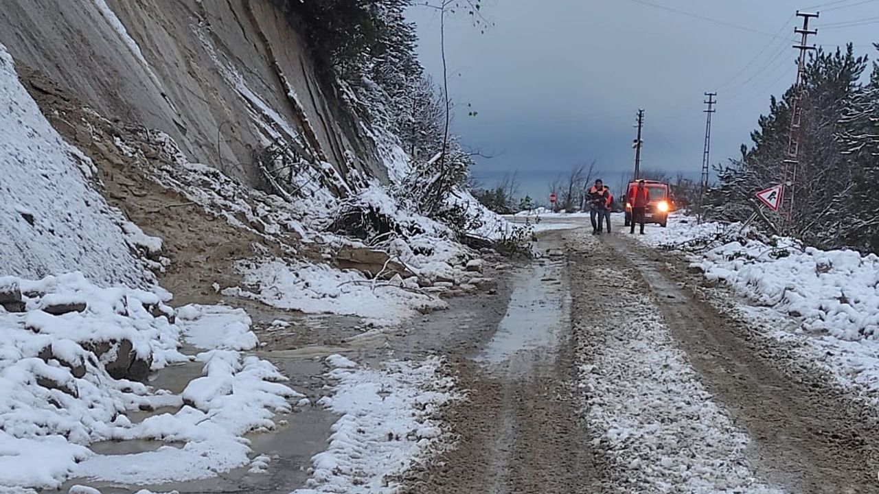 Kastamonu'da İki Noktada Heyelan: İnebolu-Abana ve İnebolu-Doğanyurt