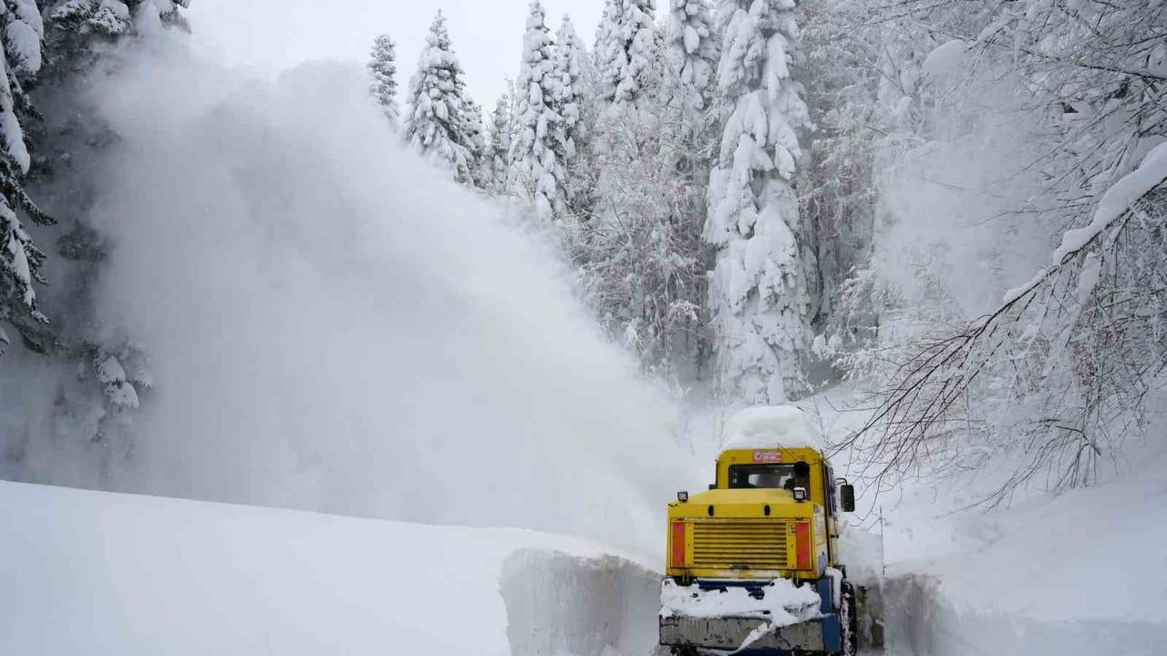 Kastamonu'da Kar Ulaşımı Kesti: 102 Köy Yola Kapalı