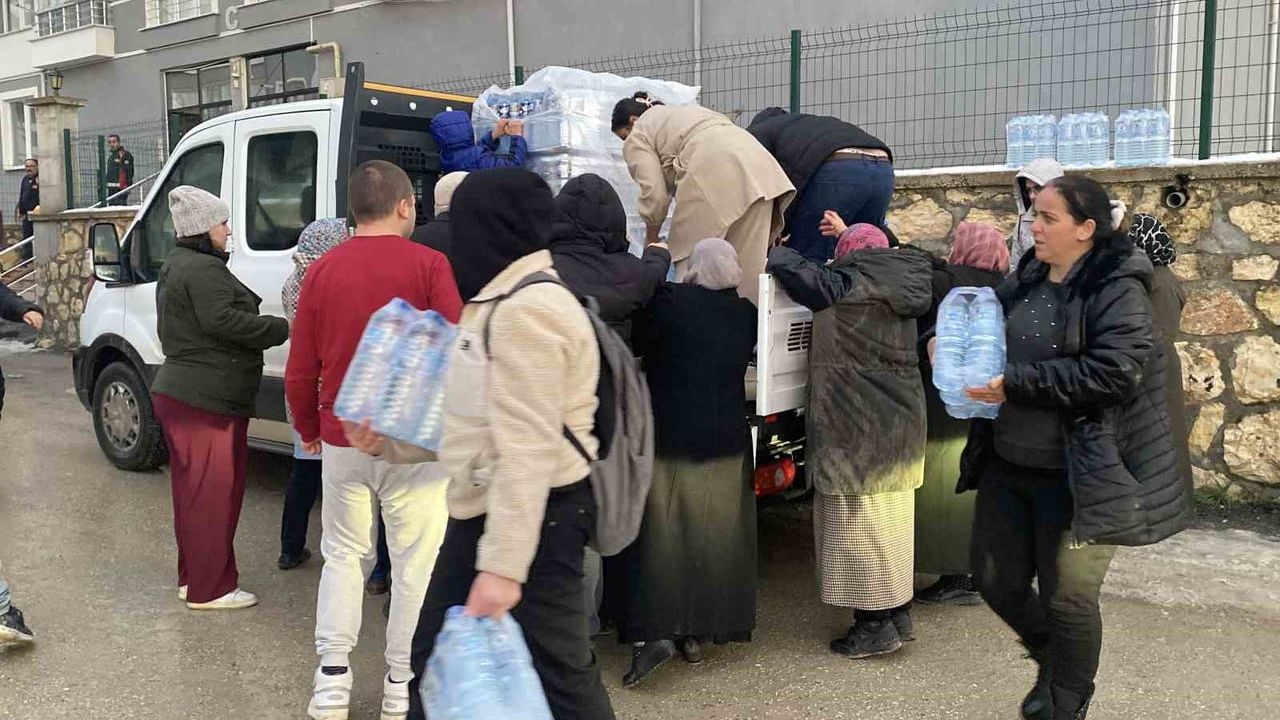 Kastamonu'da Su Kesintisi 4. Güne Taştı: Tanker ve Ambalajlı Su Dağıtımı