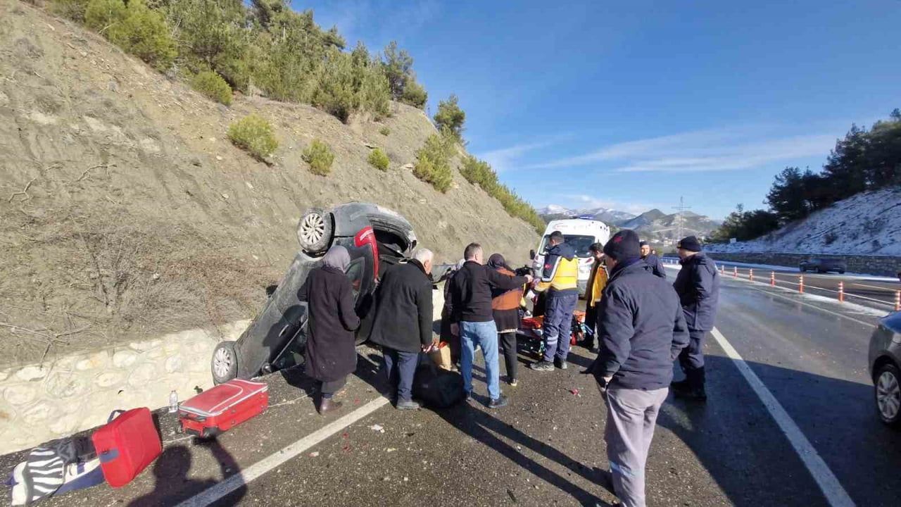 Kastamonu Hanönü'de Buzlanma Kazası: 4 Yaralı