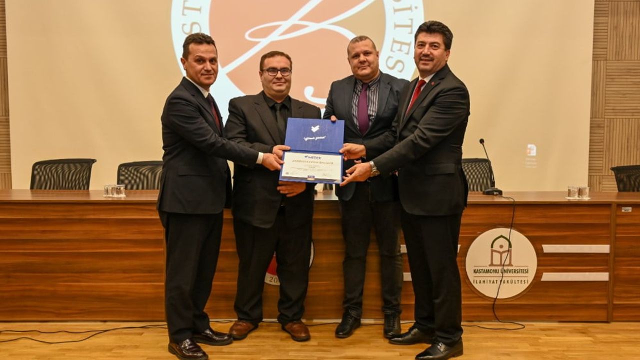 Kastamonu Üniversitesi'nde MEDEK Akreditasyon Belgeleri Takdim Edildi