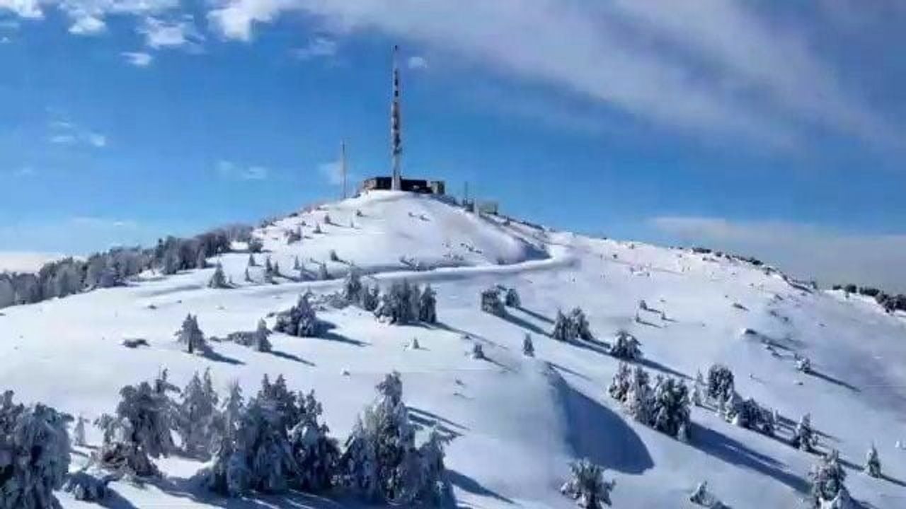 Kavaklıdere Beyaza Büründü: Göktepe Dağı'nda Kartpostallık Kar