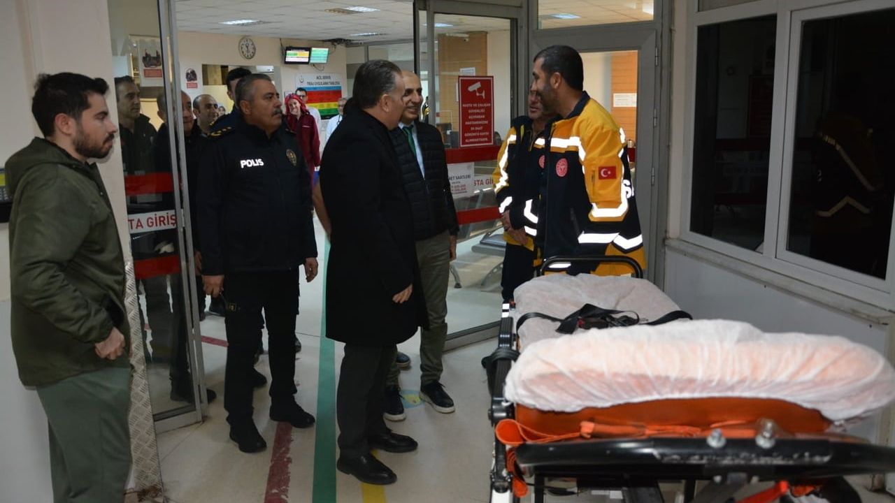 Kaymakam Odabaş’tan Yeni Yıl Ziyareti: Edremit’te Sağlık ve Güvenlik Personeline Destek