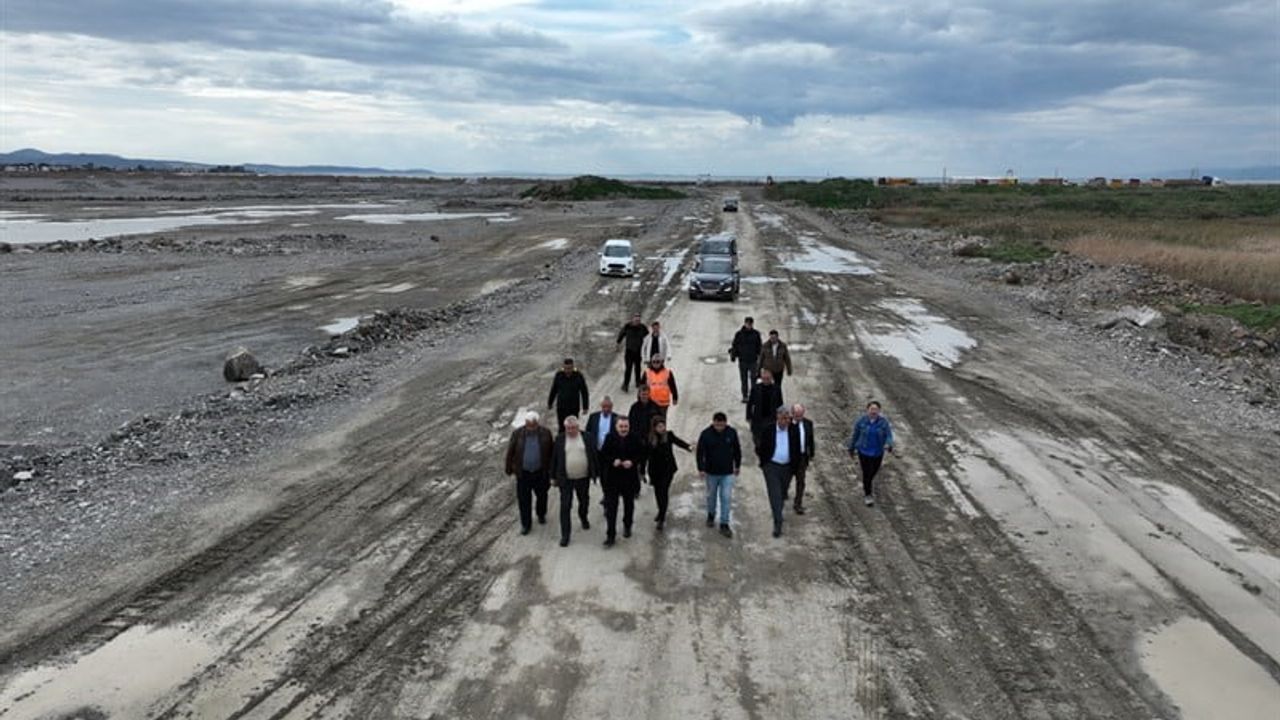 Kaymakam Odabaş ve Başkan Ertaş, Edremit Jeotermal Sera OTB Alanını İnceledi