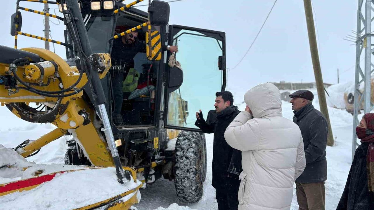 Kaymakam Tutal Küçükçatak’ta: Vatandaşların Sorunlarını Dinledi, Yol Çalışmasını İnceledi