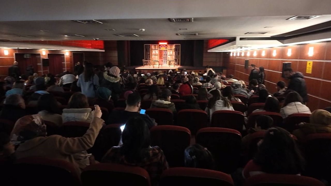 KAYMEK'ten Yarıyıl Tatilinde Öğrencilere Ücretsiz Tiyatro