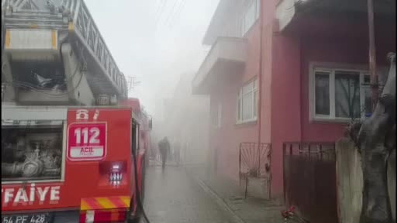 Kaynarca'da Ev Yangını: Yabancı Uyruklu Ailenin Evi Zarar Gördü