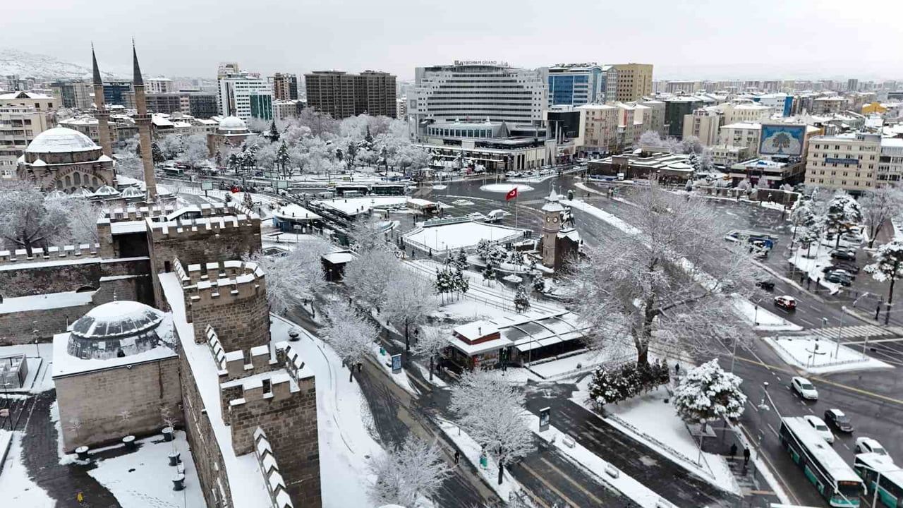 Kayseri Beyaza Büründü: Erciyes’te Kar 180 Santime Ulaştı