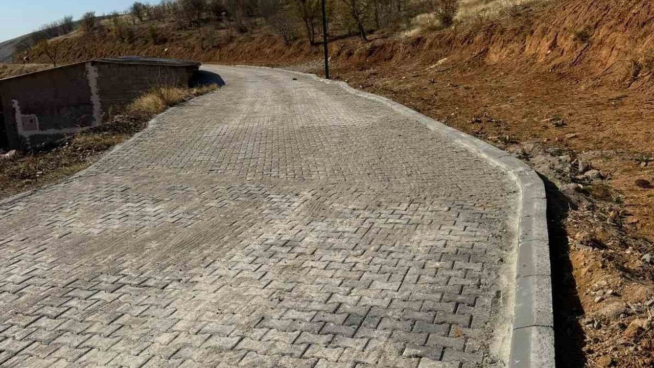 Kayseri Büyükşehir'den kırsala 108,9 milyon TL'lik kilitli parke yatırımı