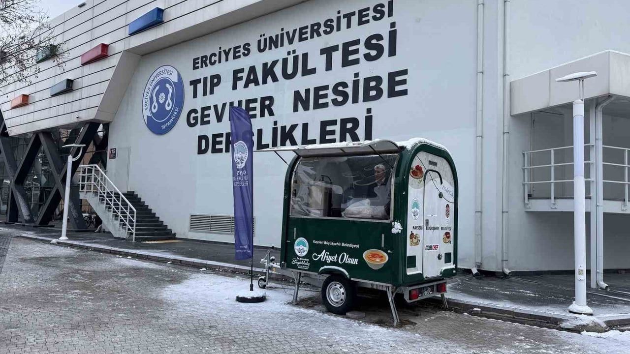 Kayseri Büyükşehir’den Öğrencilere 1,4 Milyon Bardak Sıcak Çorba Desteği