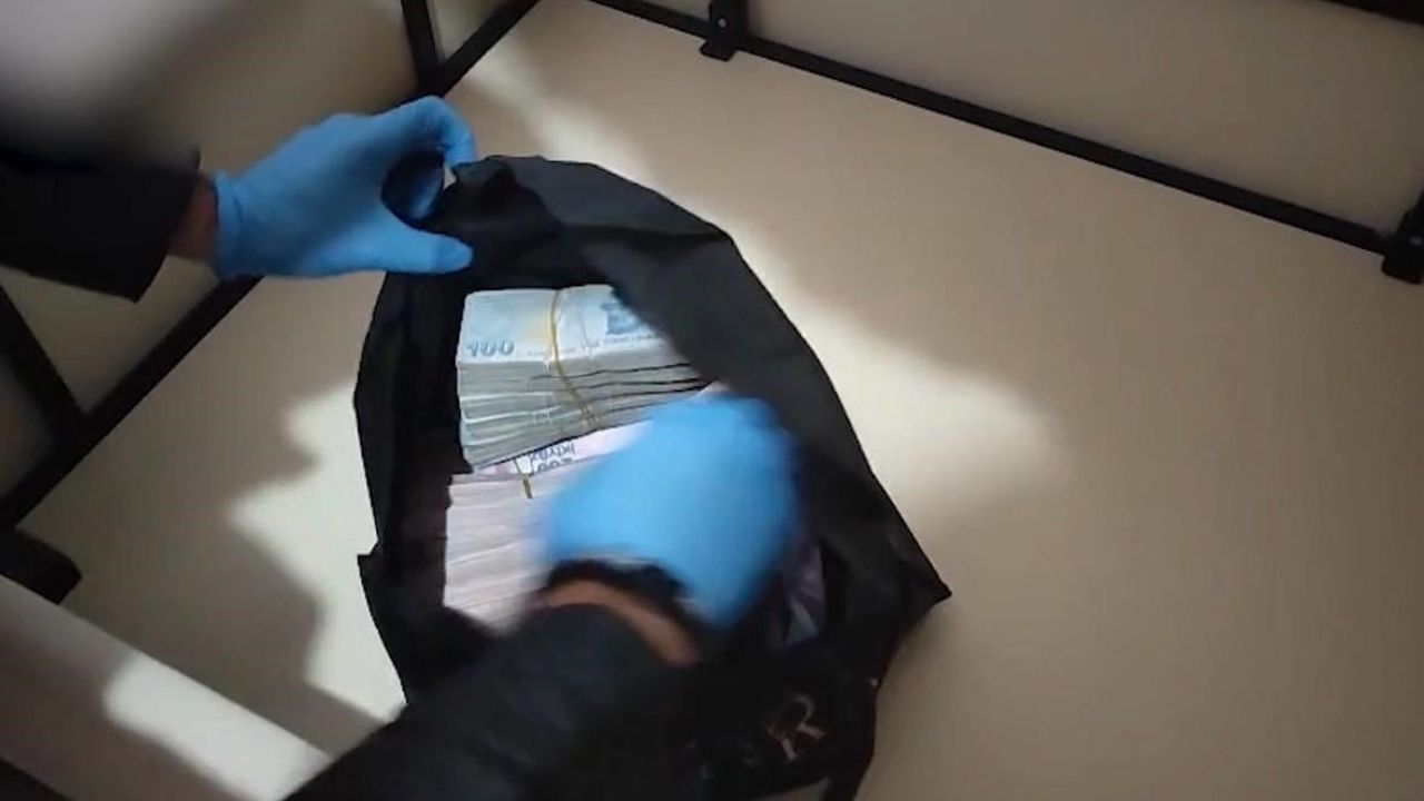 Kayseri'de 2 Cezaevi Firarisi Yakalandı: 780 Bin 385 TL ve Ruhsatsız Tabanca Ele Geçti