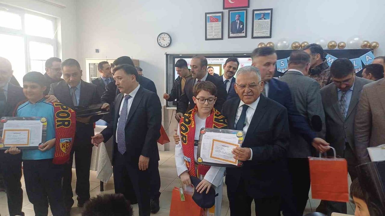 Kayseri'de 322 Bin Öğrenci 2025-2026 Karne Heyecanı