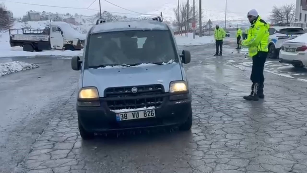 Kayseri'de Erciyes'te Kış Lastiği Denetimi