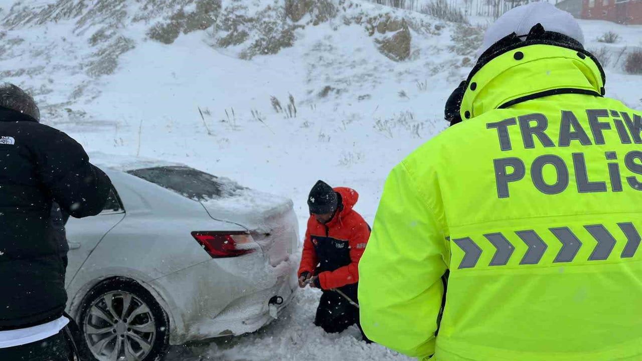 Kayseri'de Kar ve Tipi: 117 Kişi Kurtarıldı