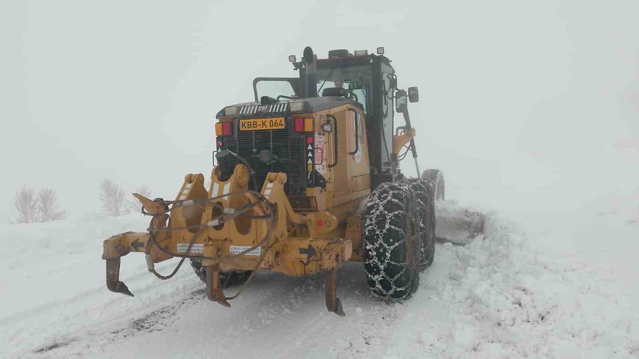 Kayseri'de Karla Mücadele: 146 Mahalle Yolu Açıldı, 26 Yol Hâlâ Kapalı