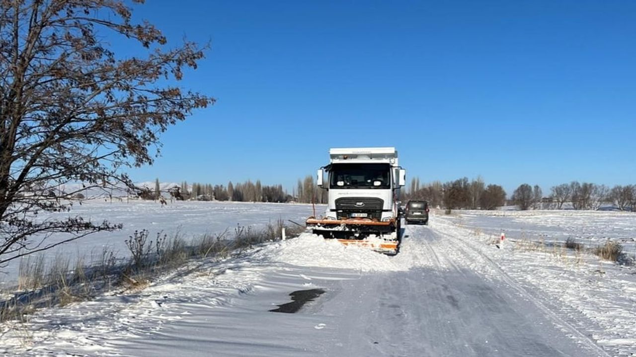 Kayseri'de kırsalda kapalı yol kalmadı: 266 mahalle yolu ulaşıma açıldı