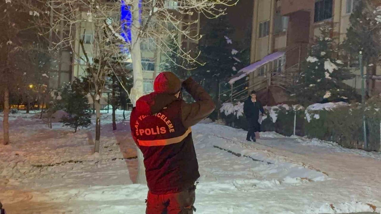 Kayseri'de Lise 1 Öğrencisi Karnesindeki 3 Zayıf Sonrası Hayatını Kaybetti