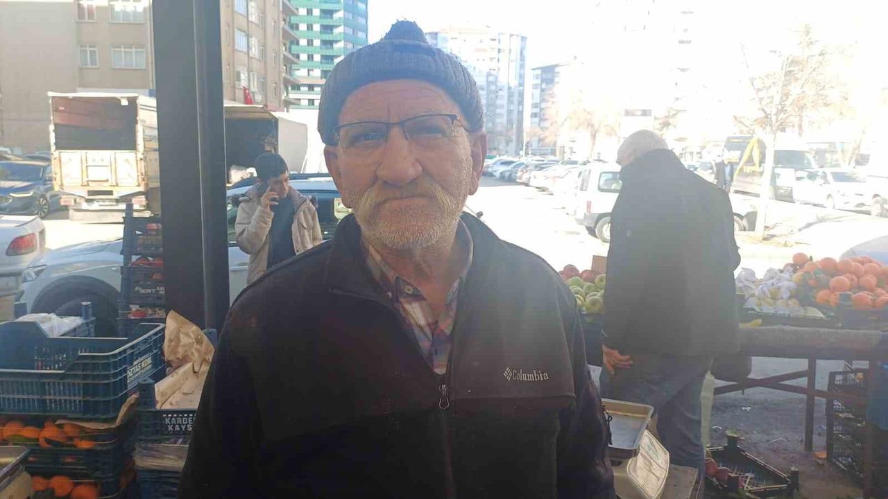 Kayseri'de Pazarda Zam Şampiyonu: Salatalık 150 TL'ye Çıktı