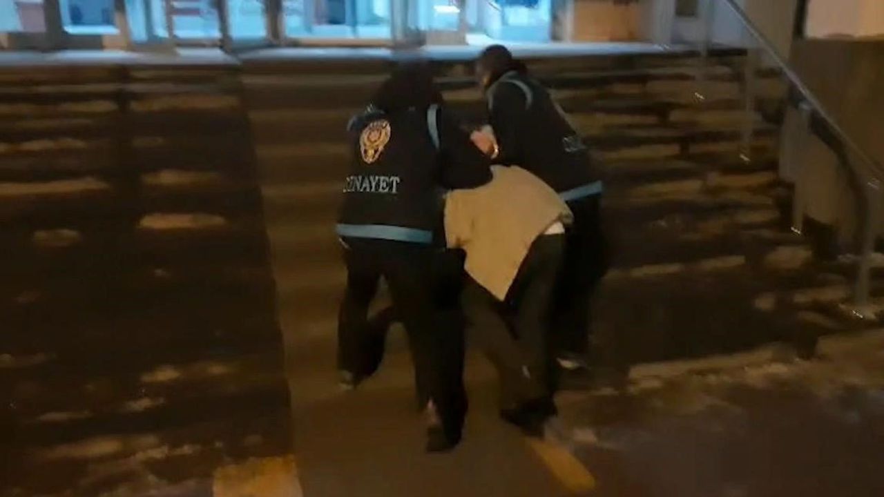 Kayseri'de Polise Çarpıp Kaçan Sürücü Yarım Saat Sonra Yakalandı, Tutuklandı