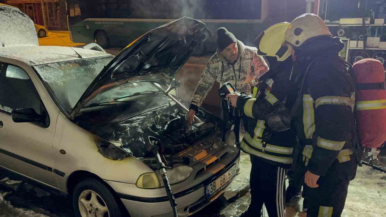Kayseri'de Tamirden Çıkan Otomobil Alev Aldı