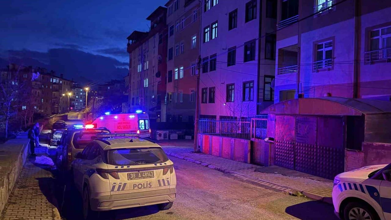 Kayseri'de Tartışma: Kadın Erkek Arkadaşını Bıçaklayarak Öldürdü