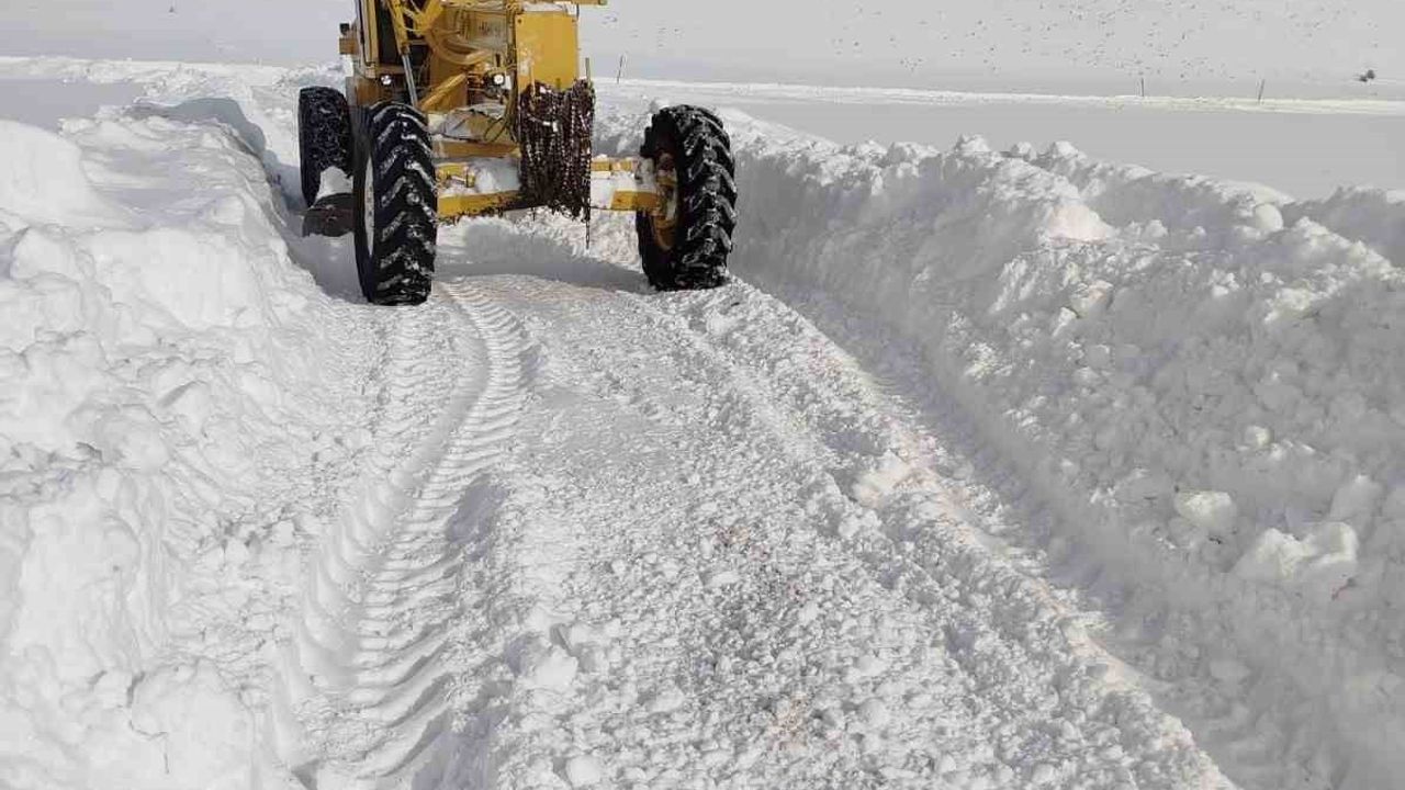 Kayseri'de Ulaşıma Kapalı Kırsal Yol Kalmadı: 8 Mahalle Ulaşıma Açıldı