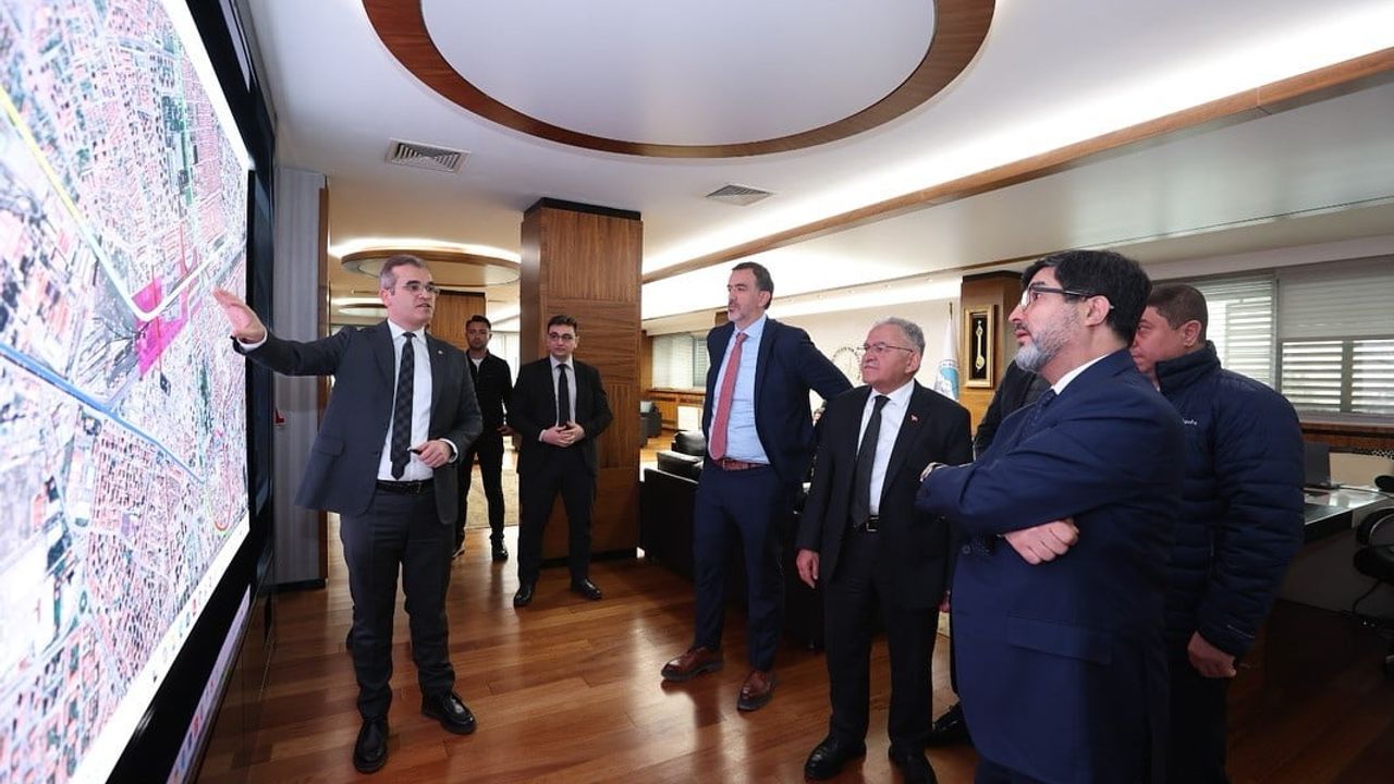 Kayseri'de Yeni Raylı Sistem İçin Kritik Görüşme: Başkan Büyükkılıç ve Dr. Yalçın Eyigün