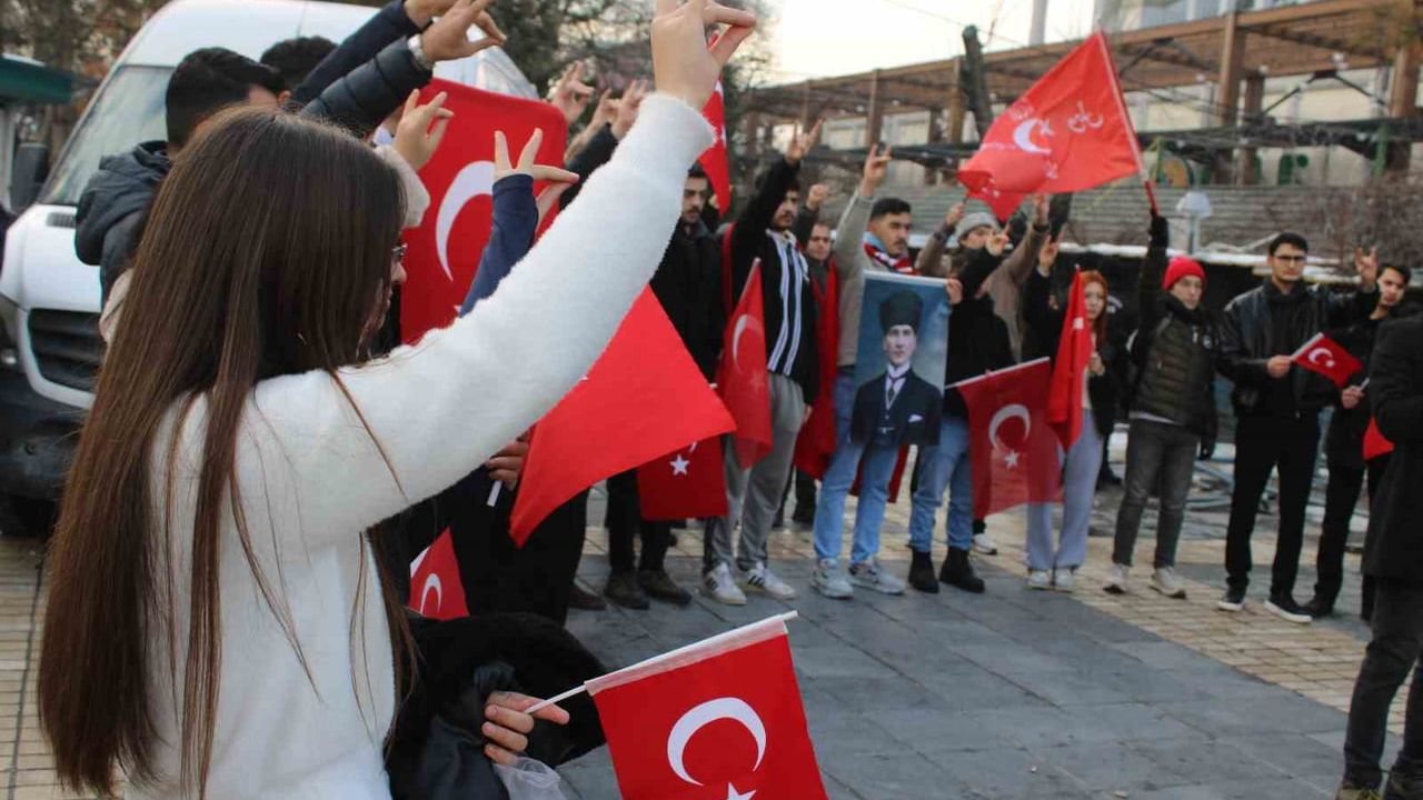 Kayseri'den Nusaybin'deki Türk Bayrağı Saldırısına Sert Tepki