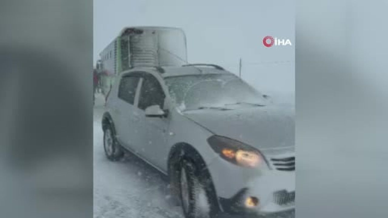 Kayseri Hacılar'da Ani Tipi Kazalara Yol Açtı: 3 Yaralı, Otobüs AFAD ile Kurtarıldı