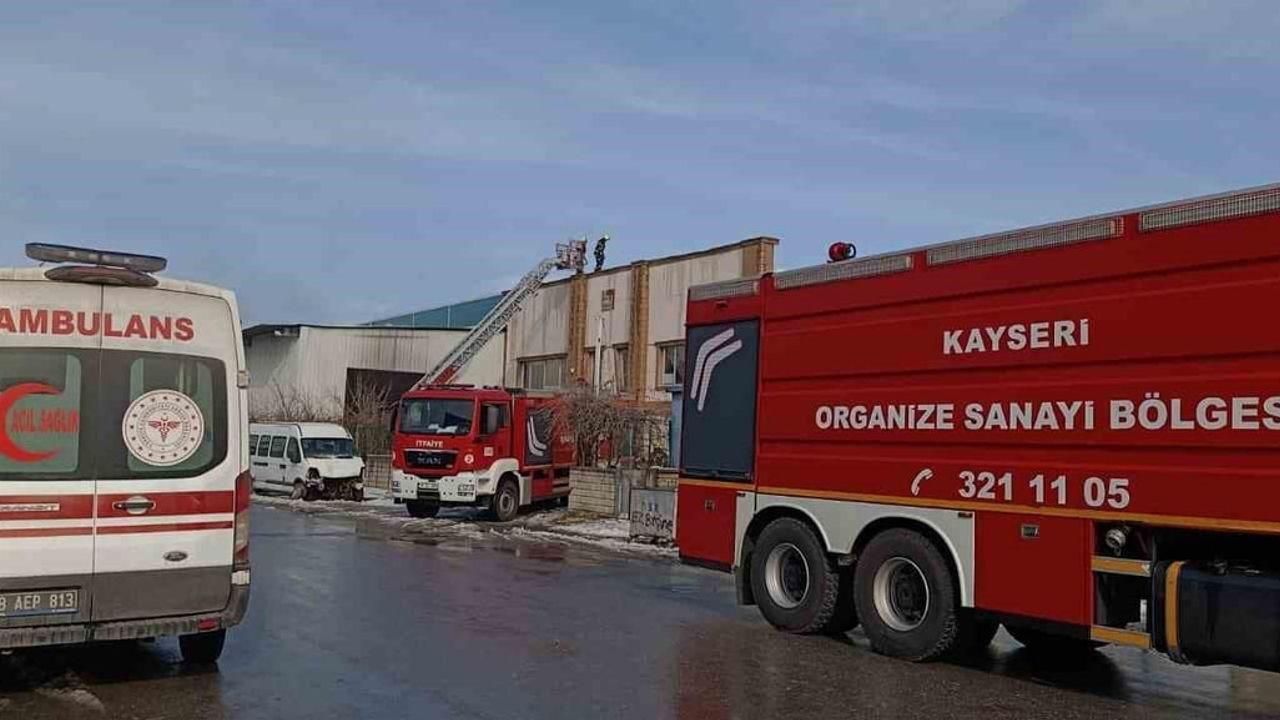 Kayseri Hacılar'da Mobilya Fabrika Yangını Kontrol Altına Alındı