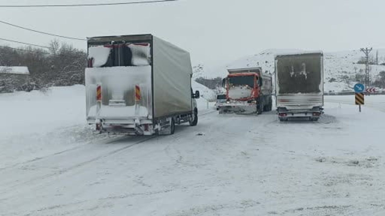 Kayseri-Malatya Kara Yolu: Gürün'de Mahsur Kalan 810 Yolcu Uğurlandı