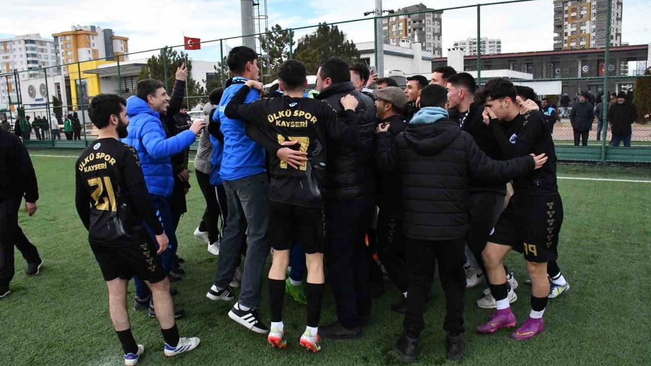 Kayseri Ülküspor, Büyük Toramanspor'u 3-1 Yenerek Liderliğe Yükseldi
