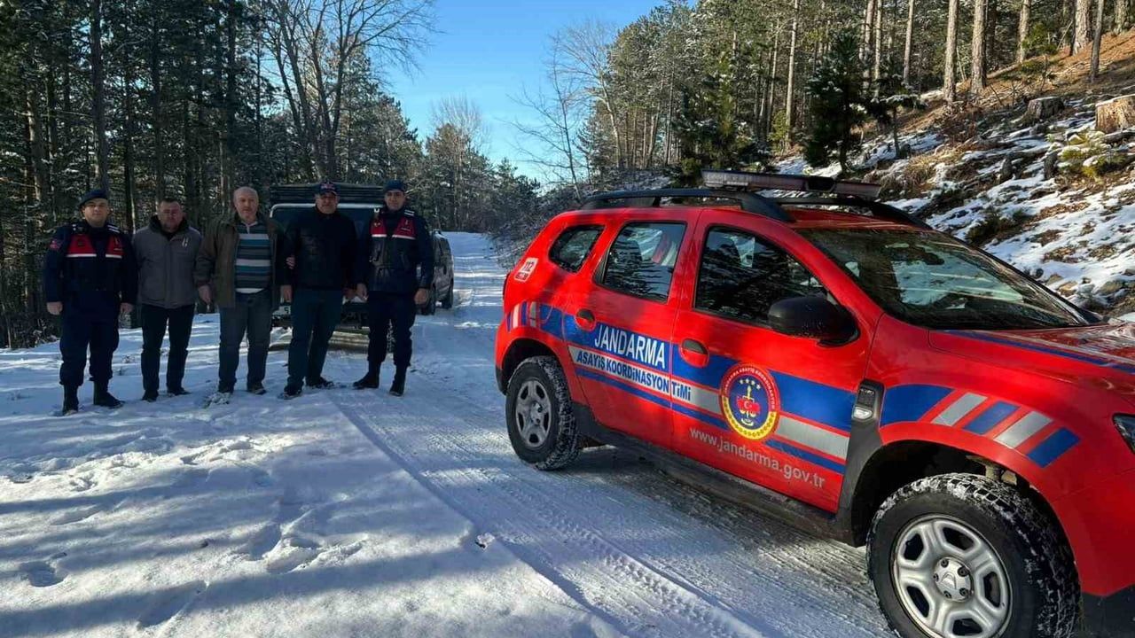 Kazdağları’nda Jandarma, Kar ve Buzlanmada Mahsur Kalan 4 Kişiyi Kurtardı