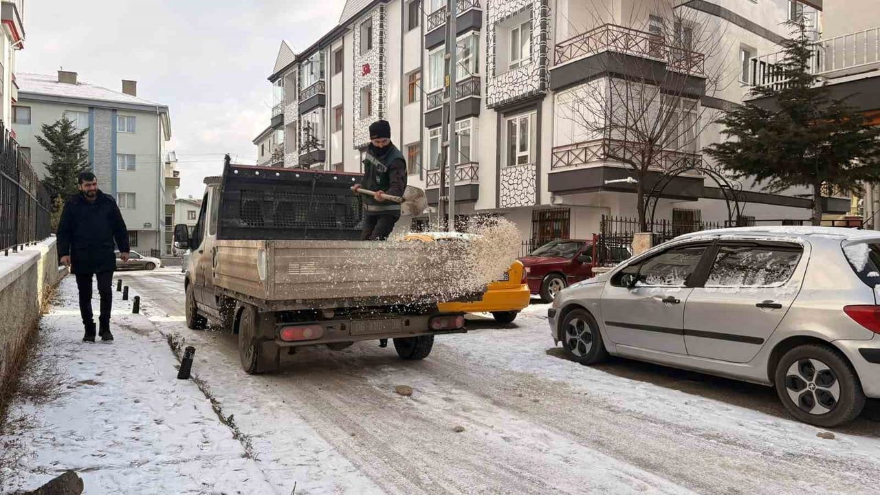 Keçiören Belediyesi'nden Karla Mücadele Seferberliği - 93 Araç, 400 Personel
