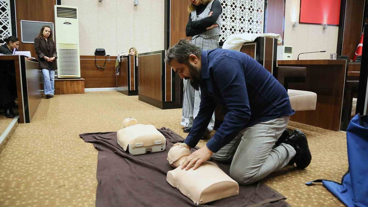 Keçiören Belediyesi Personeline İki Günlük İlk Yardım Eğitimi