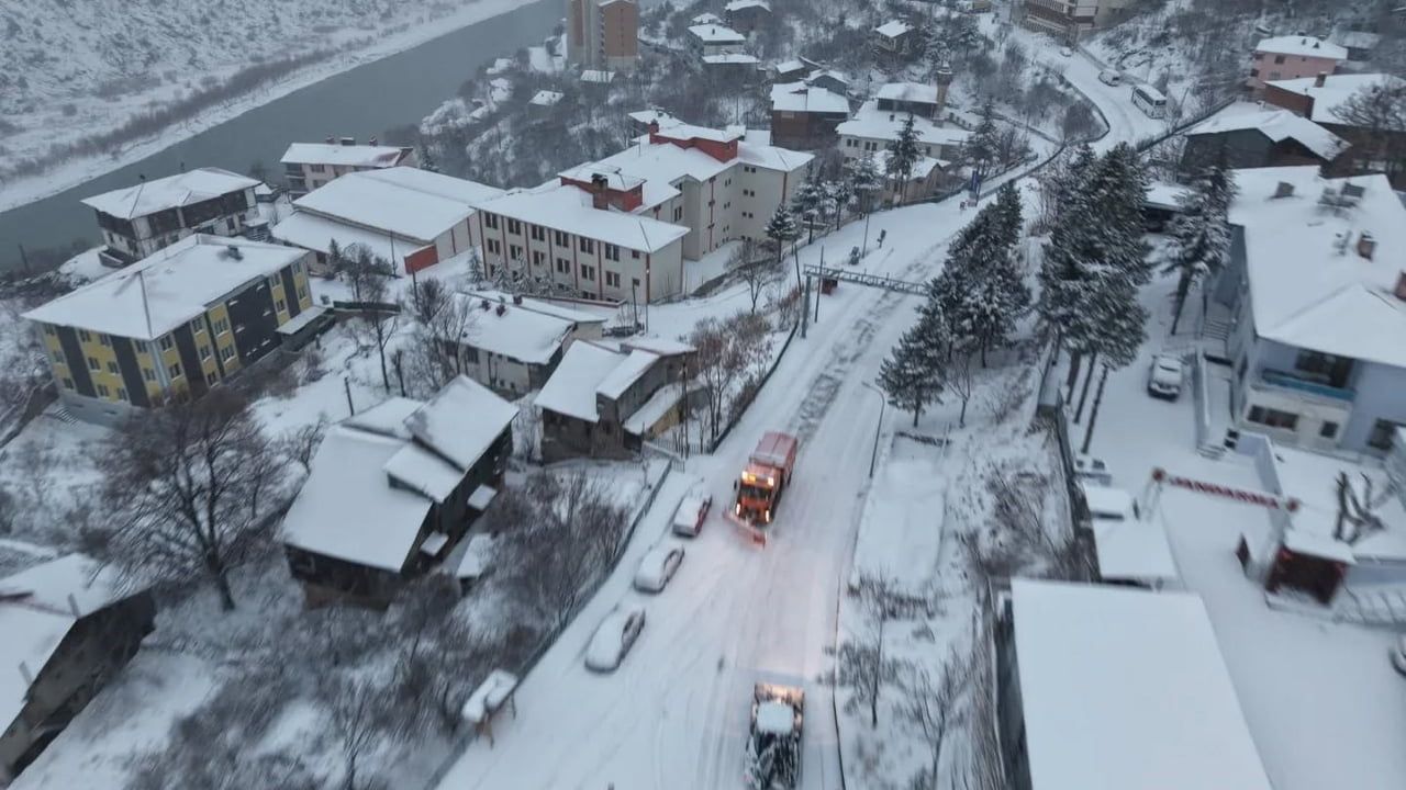 Kemaliye Beyaza Büründü: Erzincan'da Kar Etkili