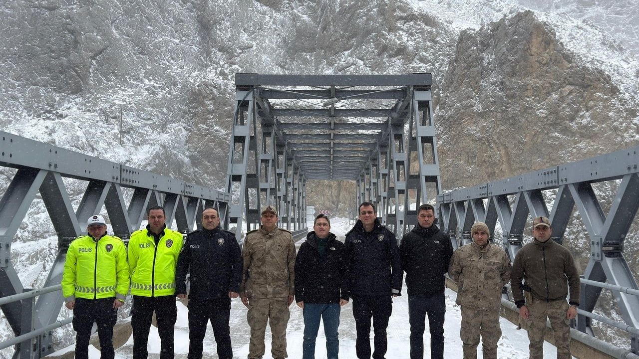 Kemaliye'de Kar ve Buzlanma Alarmı: Tedbirler Artırıldı