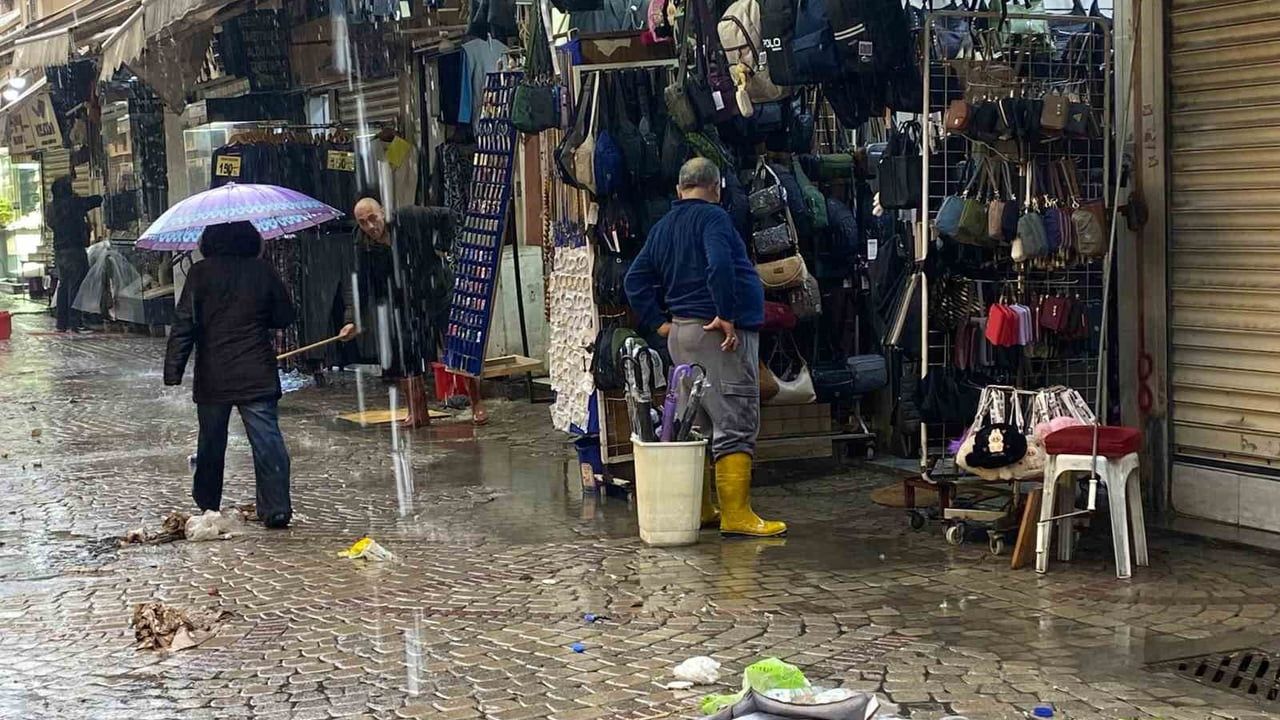 Kemeraltı Çarşısı Yine Sular Altında: Esnaftan Büyükşehir'e Tepki