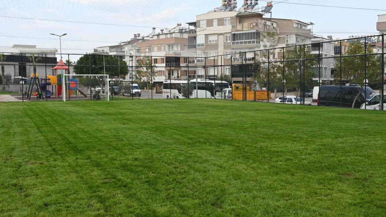 Kepez Habibler'de çocukların 'top sahası' çağrısına Başkan Kocagöz'den yeşil ışık