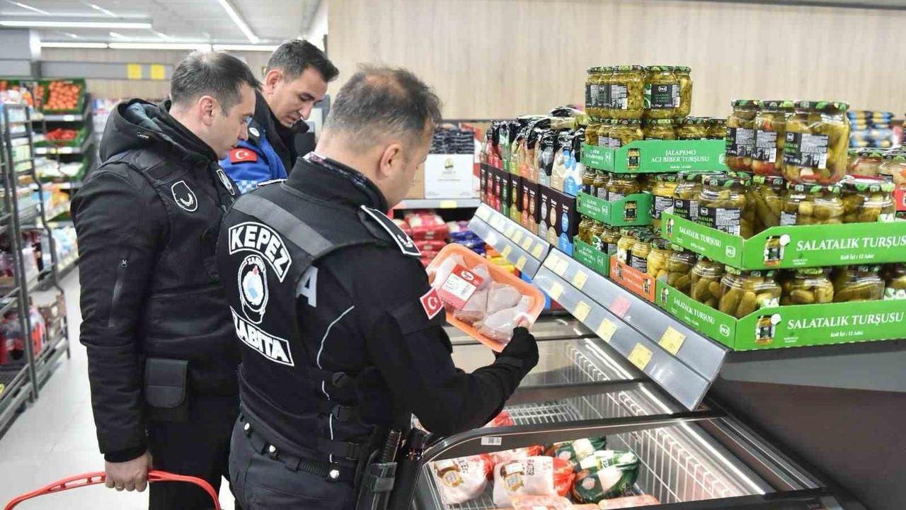Kepez’te Marketlere Zabıta Denetimi: Fiyat Etiketi ve Son Kullanma Tarihi Kontrolleri