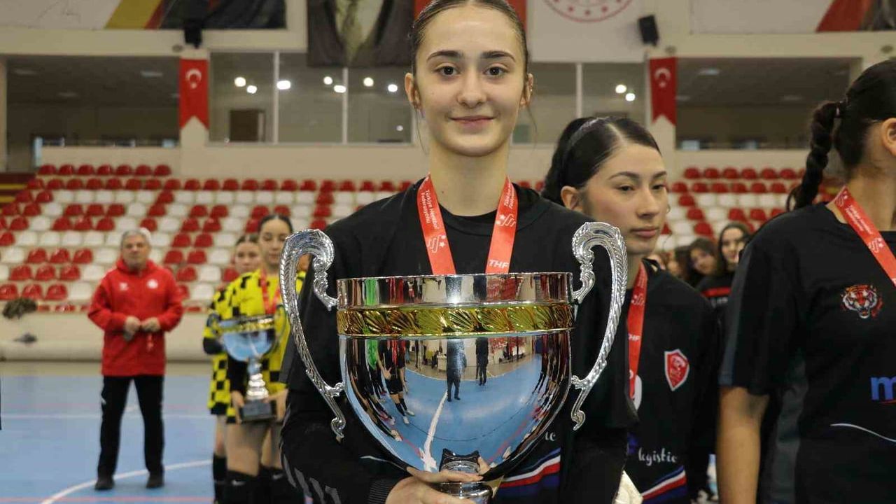 Kepez Yıldız Kızlar Hentbolda Türkiye Şampiyonu — 10’da 10