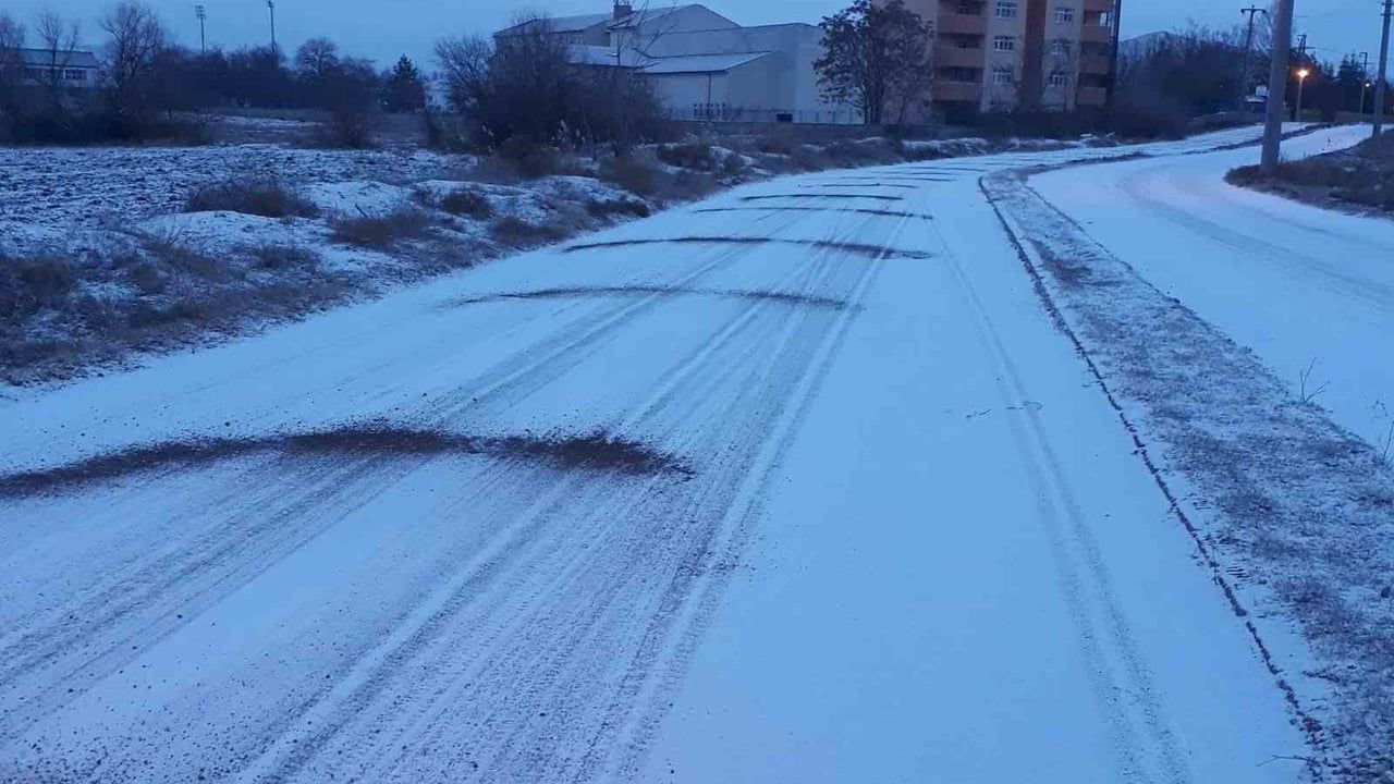 Kırıkkale Belediyesi'nden Kar Mesaisi: Ahmet Önal Ekiplerle Sahada