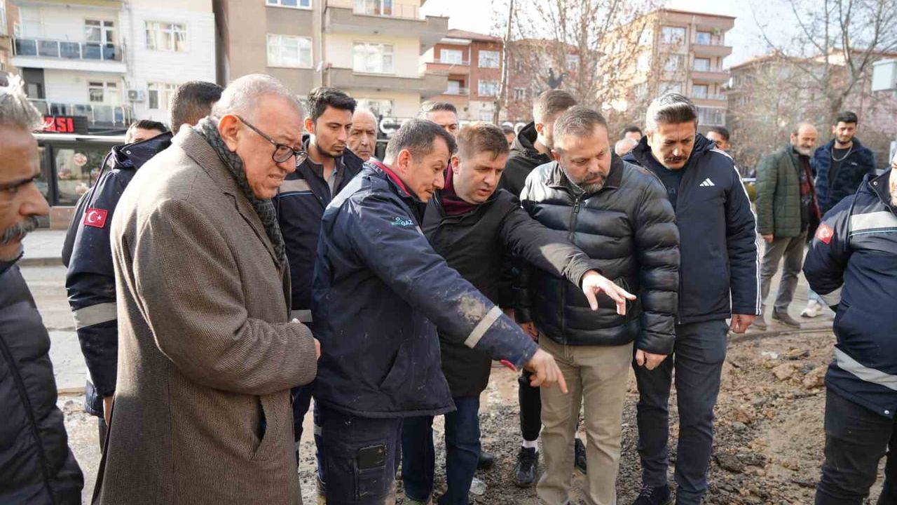 Kırıkkale'de Doğal Gaz Hattı Patladı — Alevler Metrelere Yükseldi
