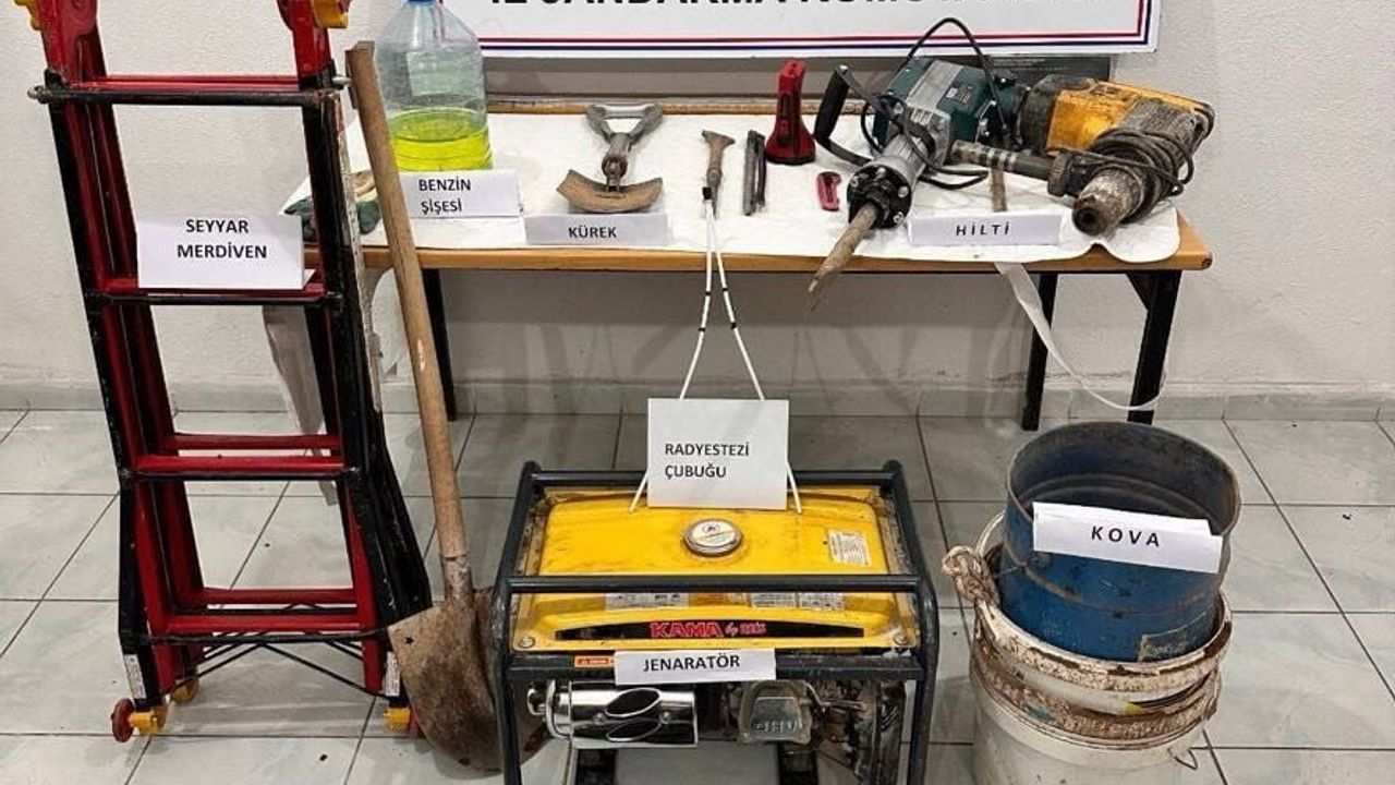 Kırıkkale'de Kültepe Tümülüsü'nde Kaçak Kazı: 2 Kişi Suçüstü Yakalandı