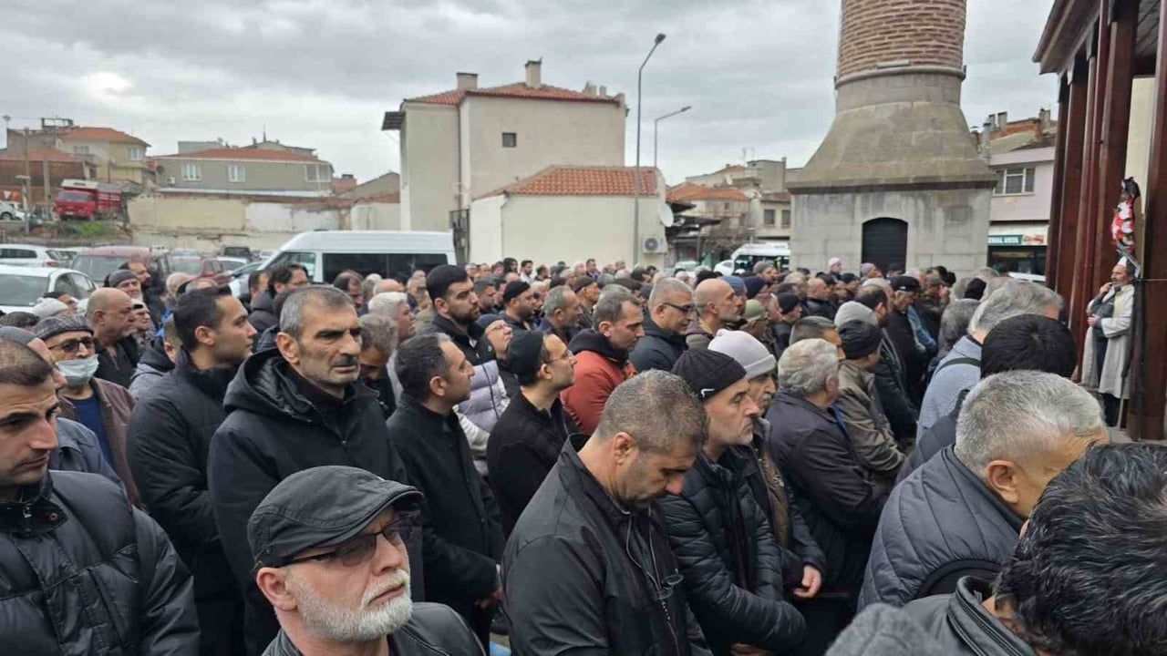 Kırkağaç’ın "Tarihi Çınarı" Kezban Cezayir 112 Yaşında Vefat Etti