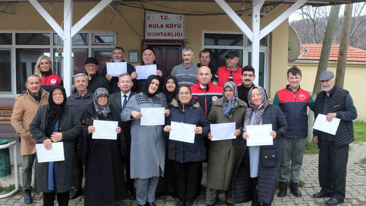 Kırklareli'de Arıcılık Kursunu 8'i Kadın 14 Kişi Tamamladı