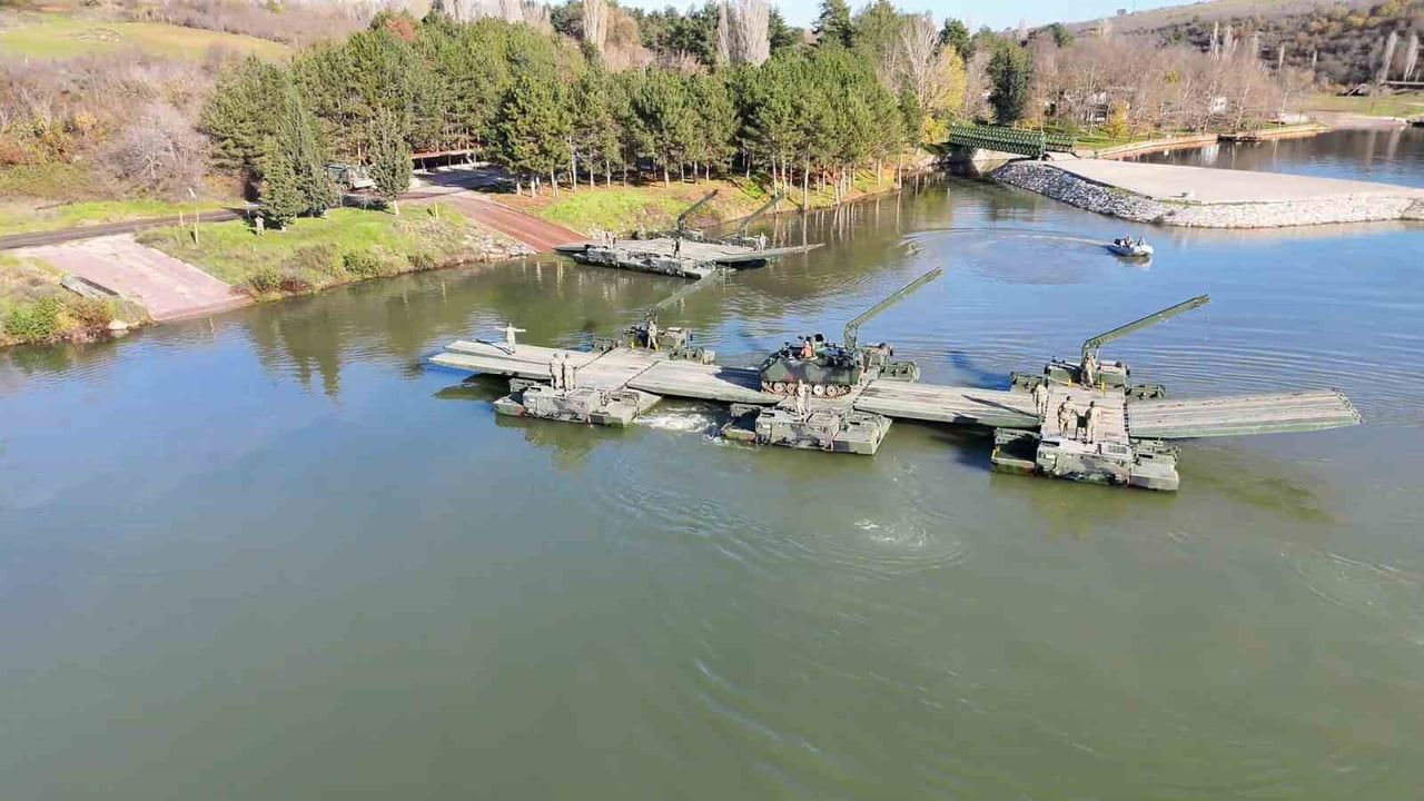 Kırklareli’de Durgun Sulardan Geçiş Eğitimi: Samur ile Seyyar Köprü Gösterisi