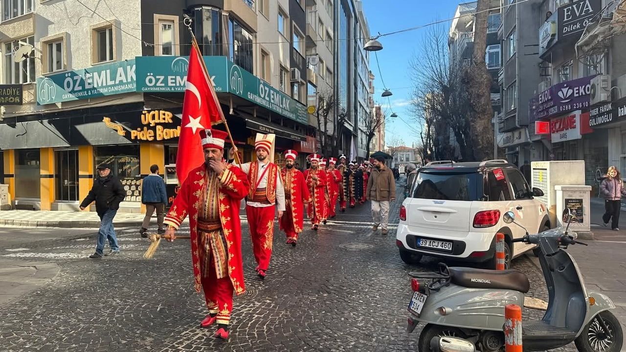 Kırklareli'de Miraç Kandili Coşkusu: Mehter Takımı Cumhuriyet Caddesi'nde